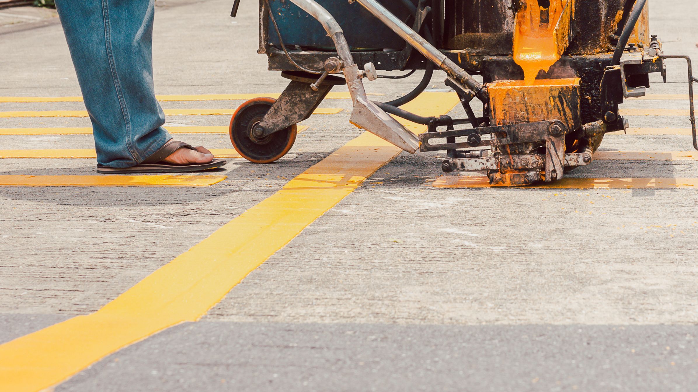 บริการตีเส้นถนน