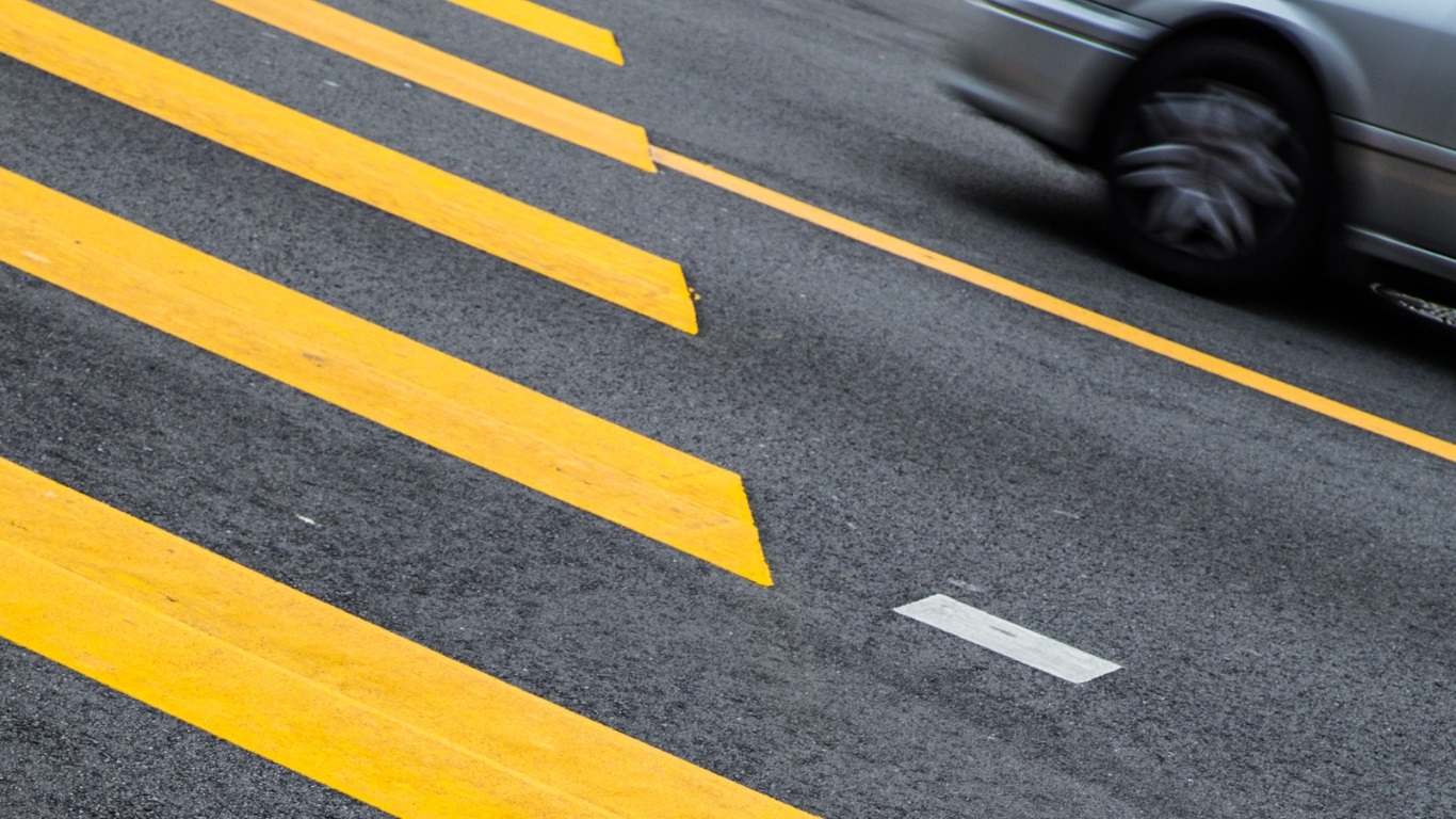 เส้นทึบกลางถนน