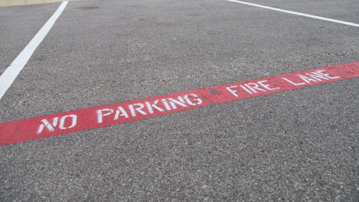 ตีเส้นห้ามจอดคอนโด