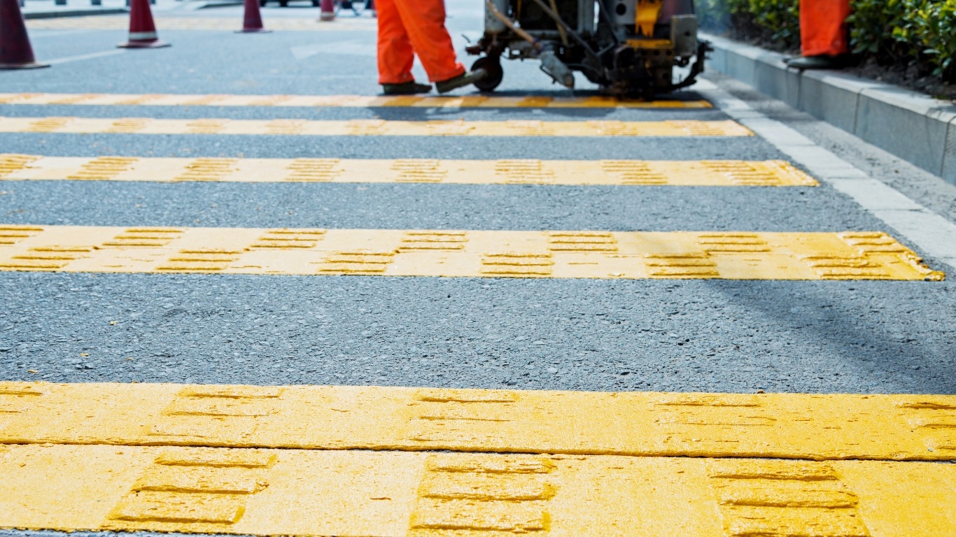 สีตีเส้นถนน